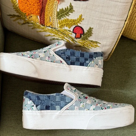 Vans Floral Checkered Slip-On Sneakers - Blue and White womens size 10 platform - Picture 3 of 5